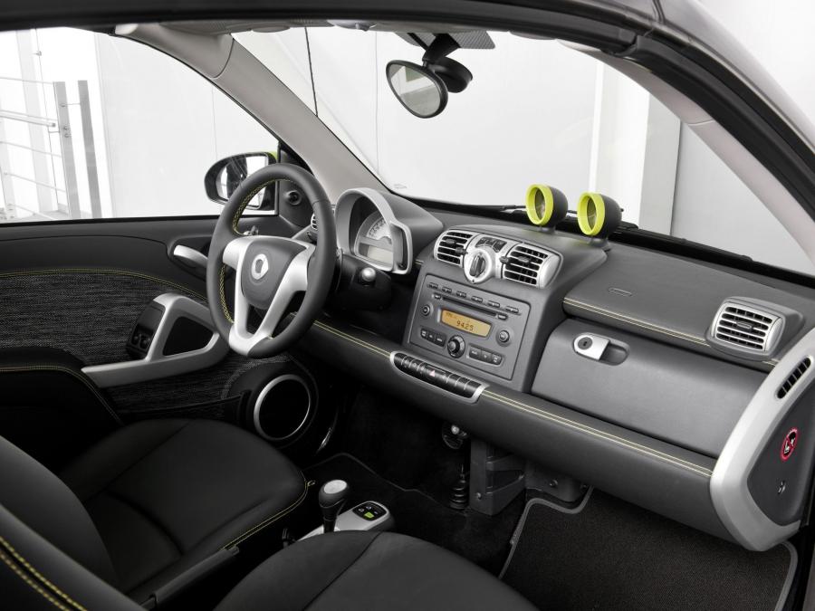 Интерьер Smart ForTwo Edition Greystyle Cabrio (A451) 2010 года  (фото 10 из 14)
